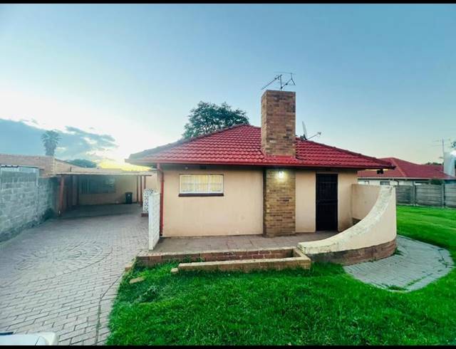 5 BEDROOM HOUSE FOR SALE IN VAN RIEBEECK PARK